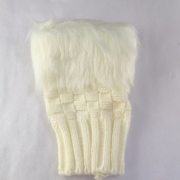 New! Faux Fur Ivory Gloves - Picture 2 of 3